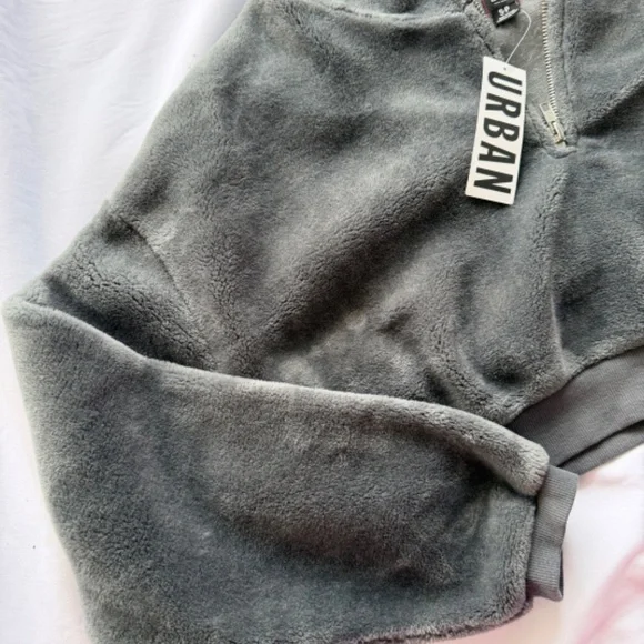 BDG Urban Outfitters sweater NWT - Picture 2 of 5